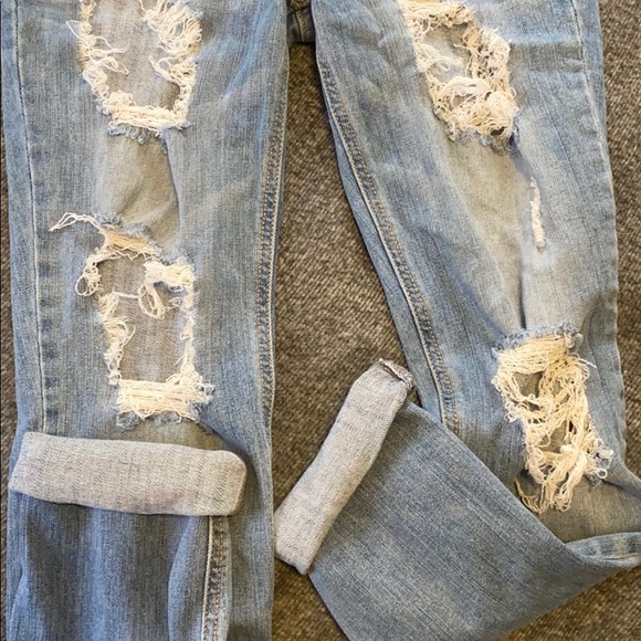 Distressed jeans - Picture 2 of 3